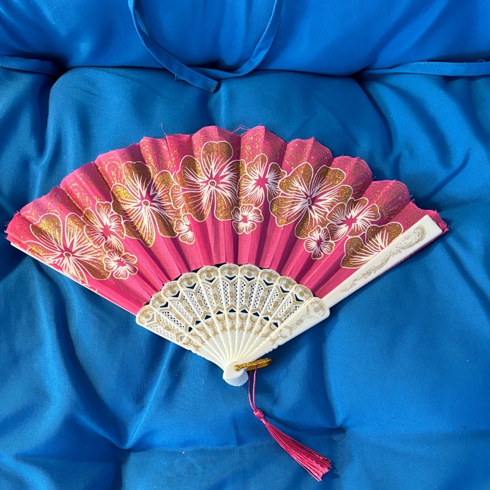 Fan Colored Pink White Gold Gently Used Spring/Summer Fan NWOTS Flower Designs